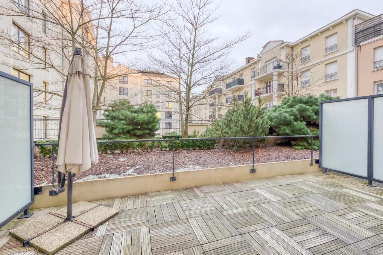 La Gare, Disneyland Paris Terrasse Parking Gratuit Bussy-Saint-Georges Dış mekan fotoğraf